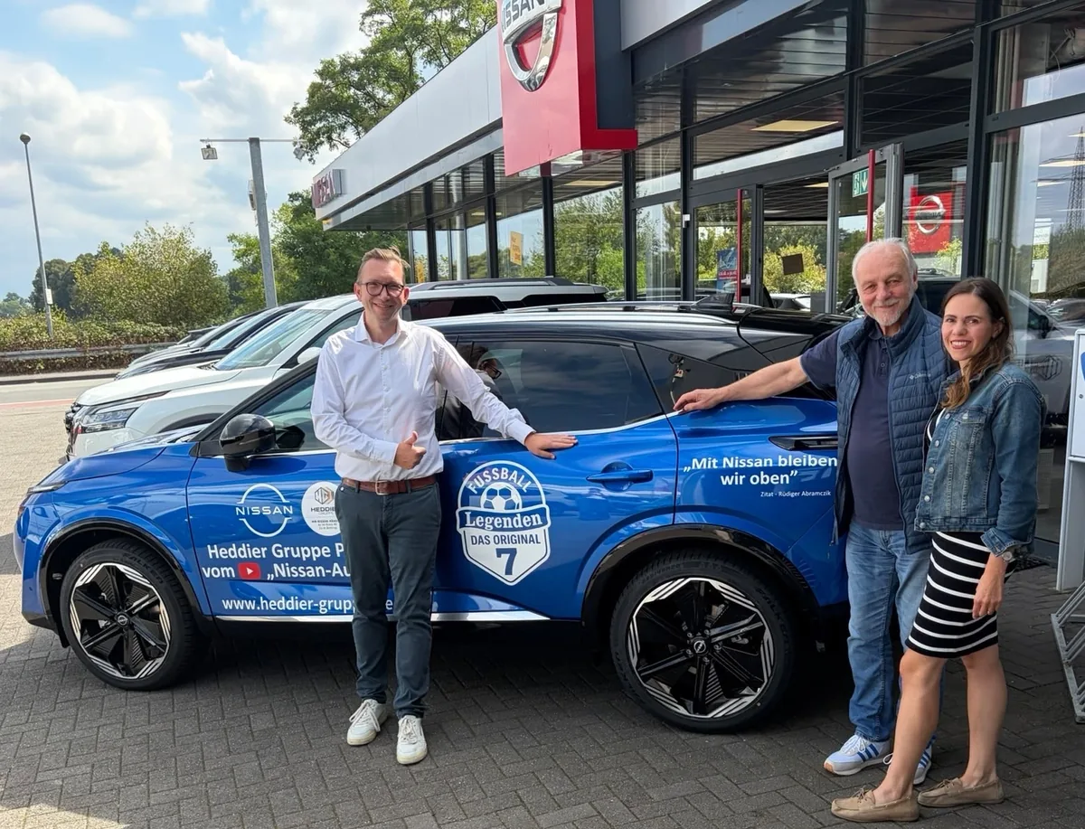 Übergabe des Nissan Qashqai durch die Heddier-Gruppe an den Legenden Talk
